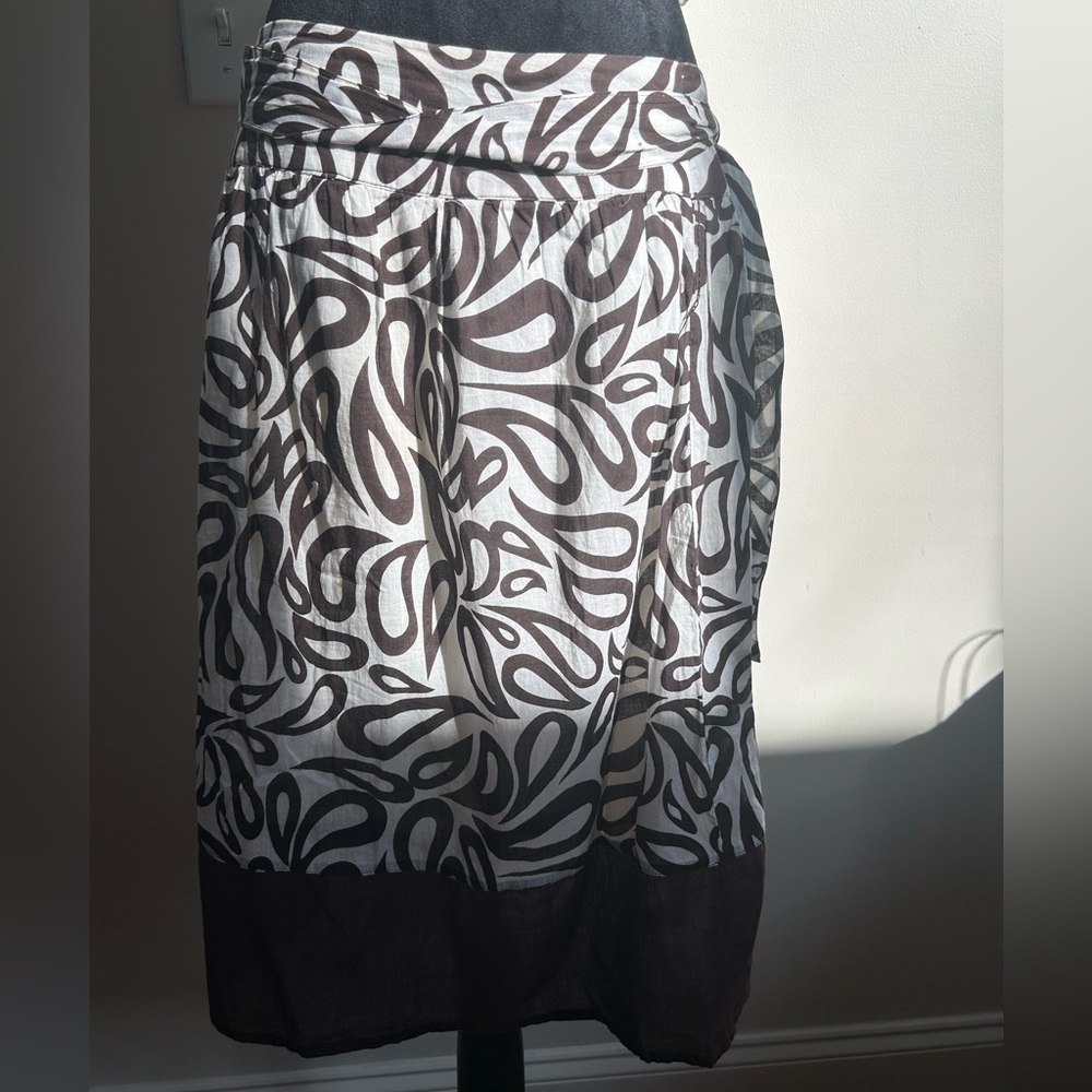 Stylish Black and White Patterned Skirt